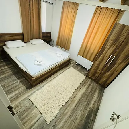 With Private Pool 别墅 Bihać