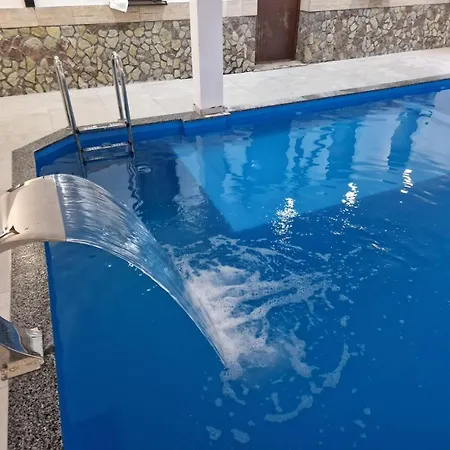 With Private Pool 别墅 Bihać