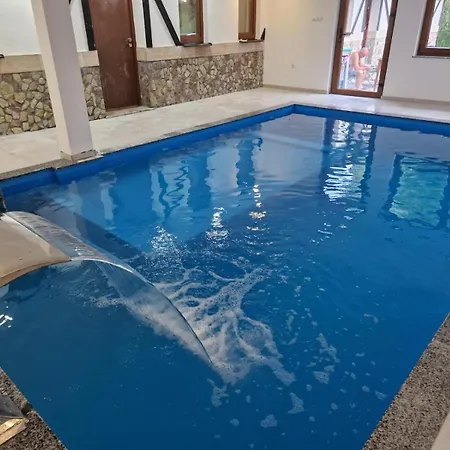 With Private Pool 别墅 Bihać