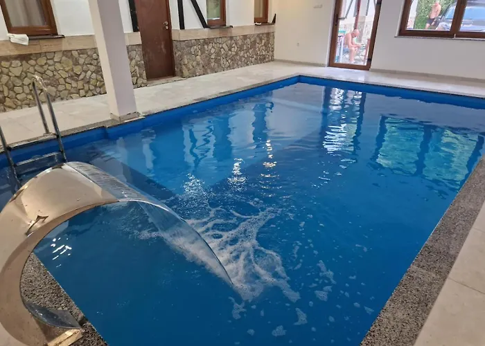 With Private Pool 别墅 Bihać